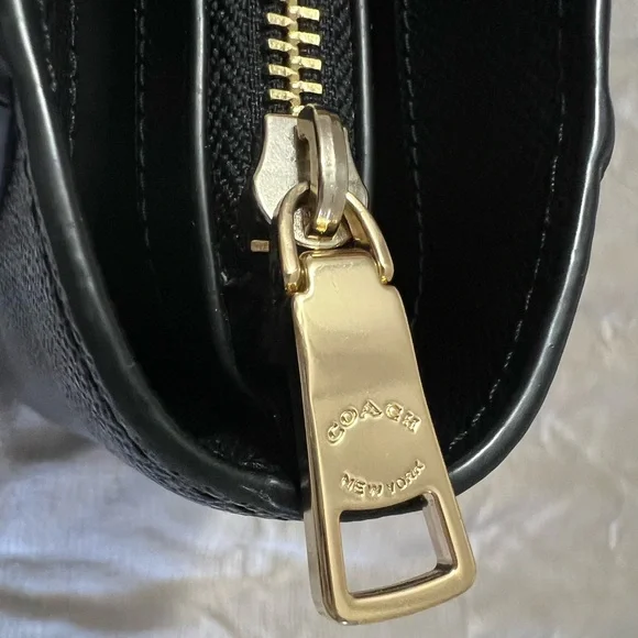 Coach Addison Tote - black crossgrain leather - Picture 4 of 16